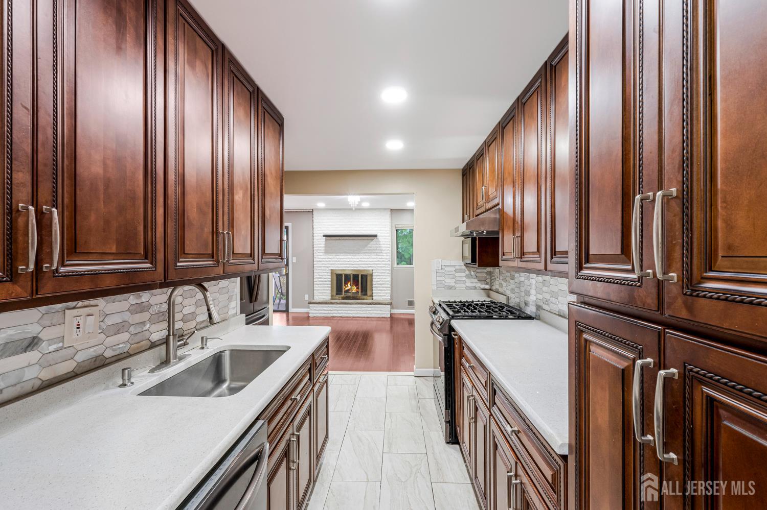 32 Chelsea Way Bridgewater, NJ 08807 - Photo 7 of 47 Gallery Image 7