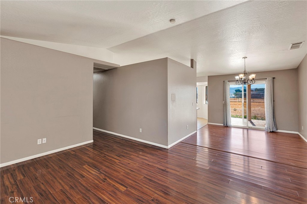 13475 Yakima Road Apple Valley, CA 92308 - Photo 11 of 24