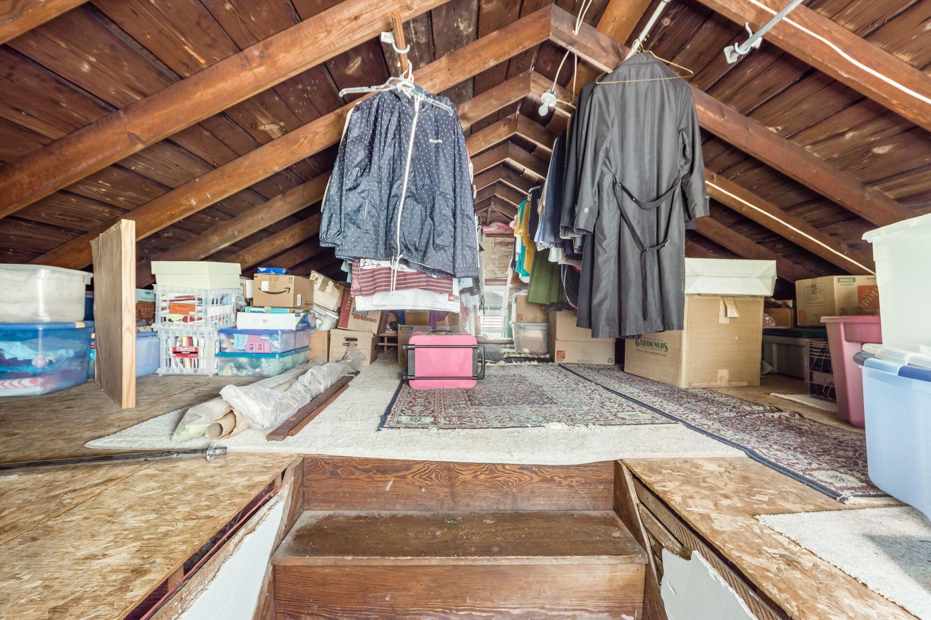 225 Chatham Road Columbus, OH 43214 - Photo 26 of 41 Walk-up Attic Could be Finished!
