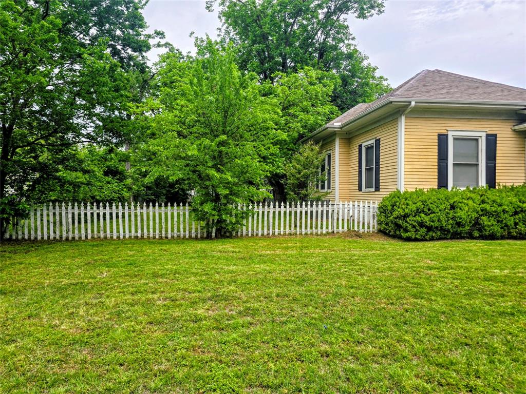 324 East Liberty Street Pilot Point, TX 76258 - Photo 17 of 22