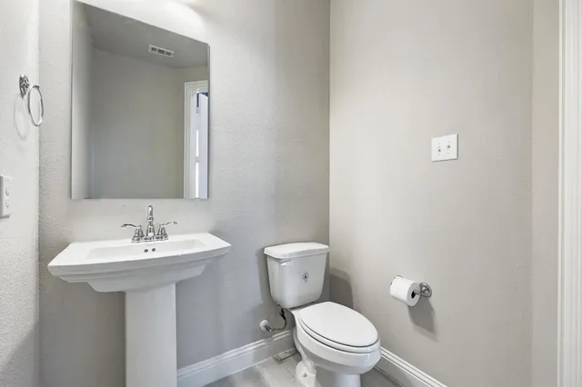 a view of a livingroom with an empty space