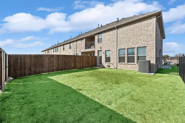 $2,800 | 521 Hutchinson Lane, Lewisville, TX 75077