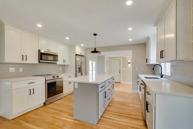 $799,000 | 34 Irving Drive, Walpole, MA 02081