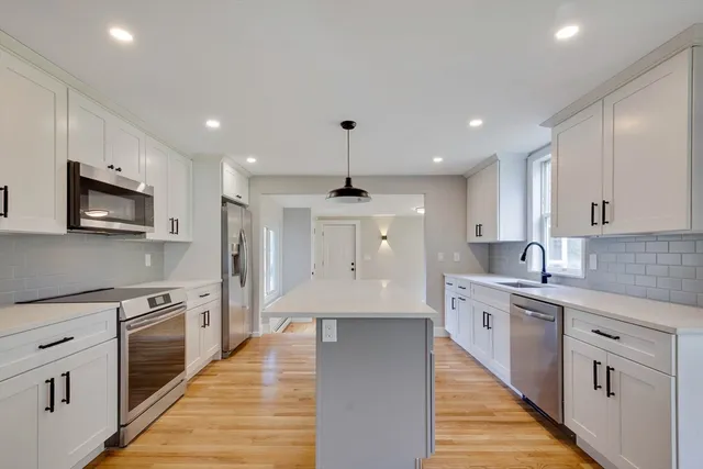 $799,000 | 34 Irving Drive, Walpole, MA 02081