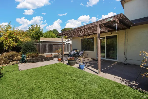 $925,000 | 407-413 Rinconada Court, Benicia, CA 94510