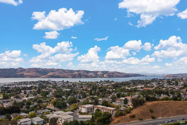 $925,000 | 407-413 Rinconada Court, Benicia, CA 94510