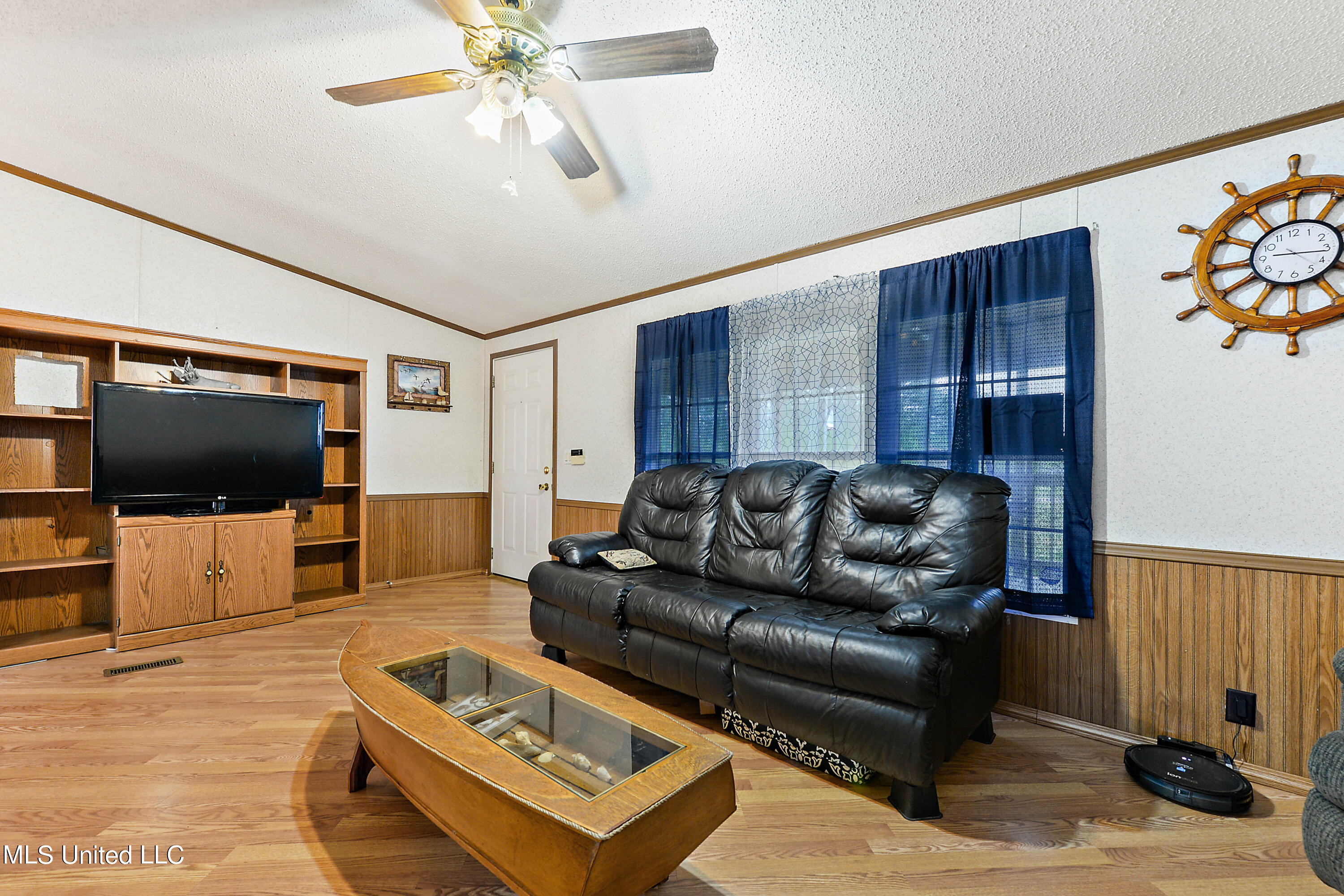 19580 Doug Lee Road Saucier, MS 39574 - Photo 6 of 22 Living Room