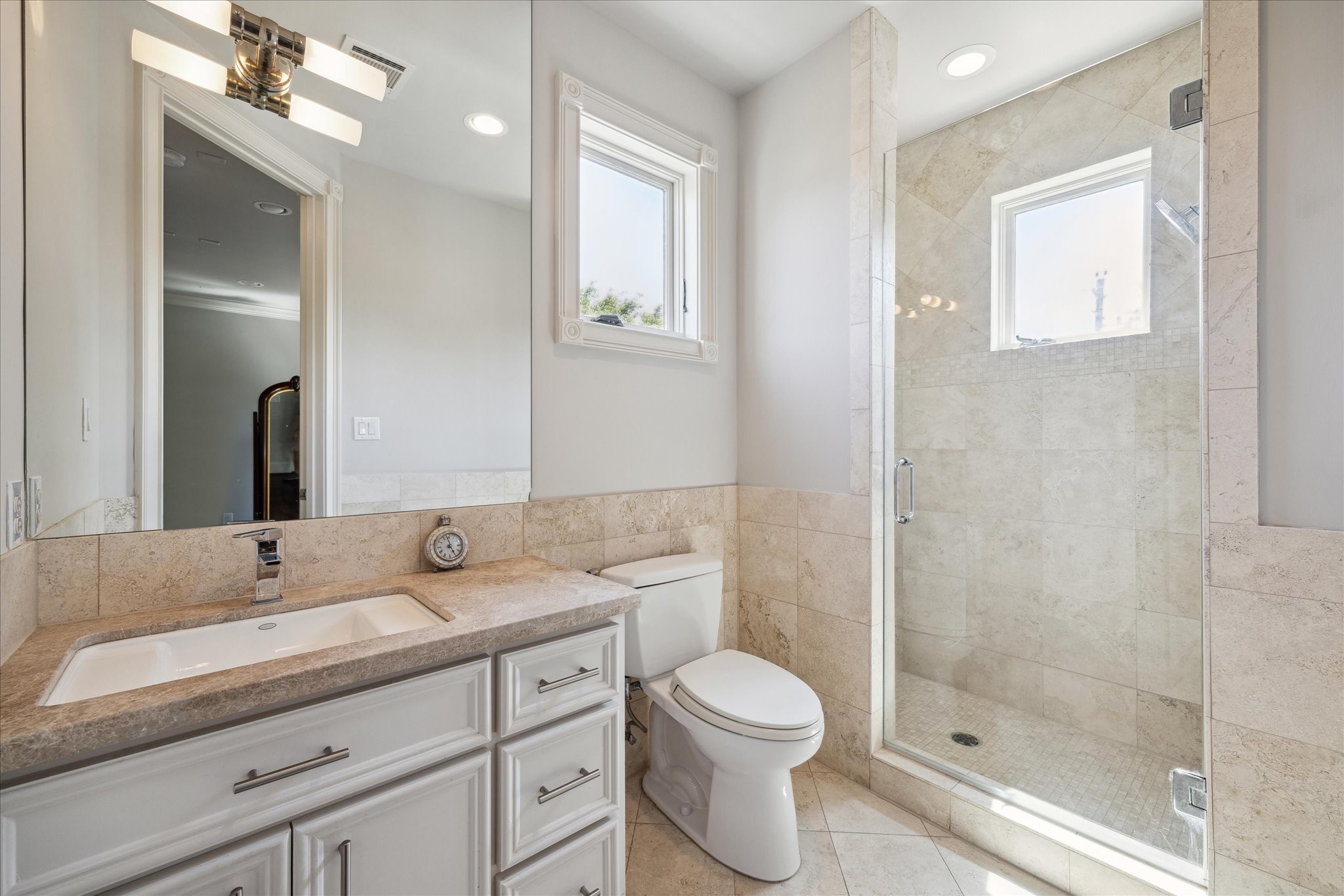 2247 Bartlett Street Houston, TX 77098 - Photo 37 of 50 Mother-in-law / Housekeeper BATH.