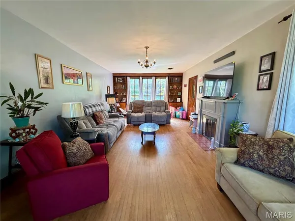 $285,000 | 110 Shepherd Place, Hannibal, MO 63401