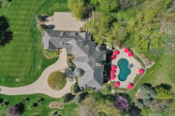 $2,725,000 | 96 South Wynstone Drive, North Barrington, IL 60010