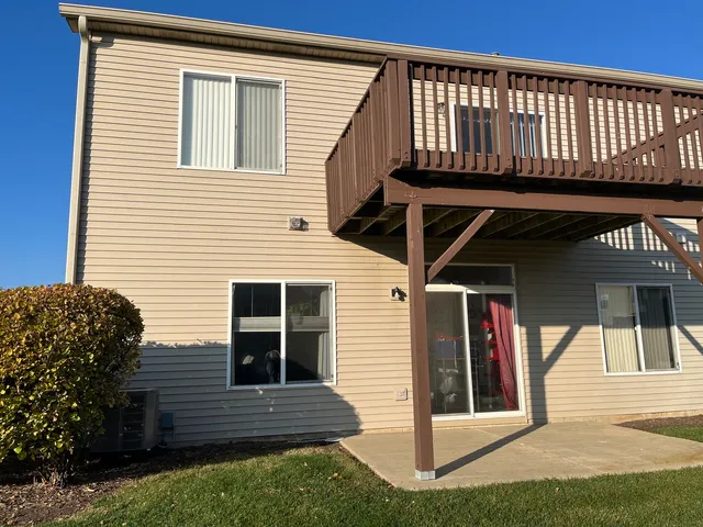 $2,050 | 1682 Fredericksburg Lane, Aurora, IL 60503