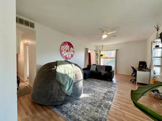 $2,050 | 1682 Fredericksburg Lane, Aurora, IL 60503