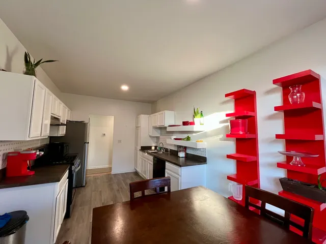 $2,050 | 1682 Fredericksburg Lane, Aurora, IL 60503