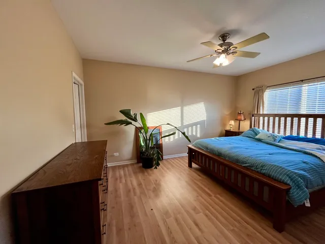 $2,050 | 1682 Fredericksburg Lane, Aurora, IL 60503