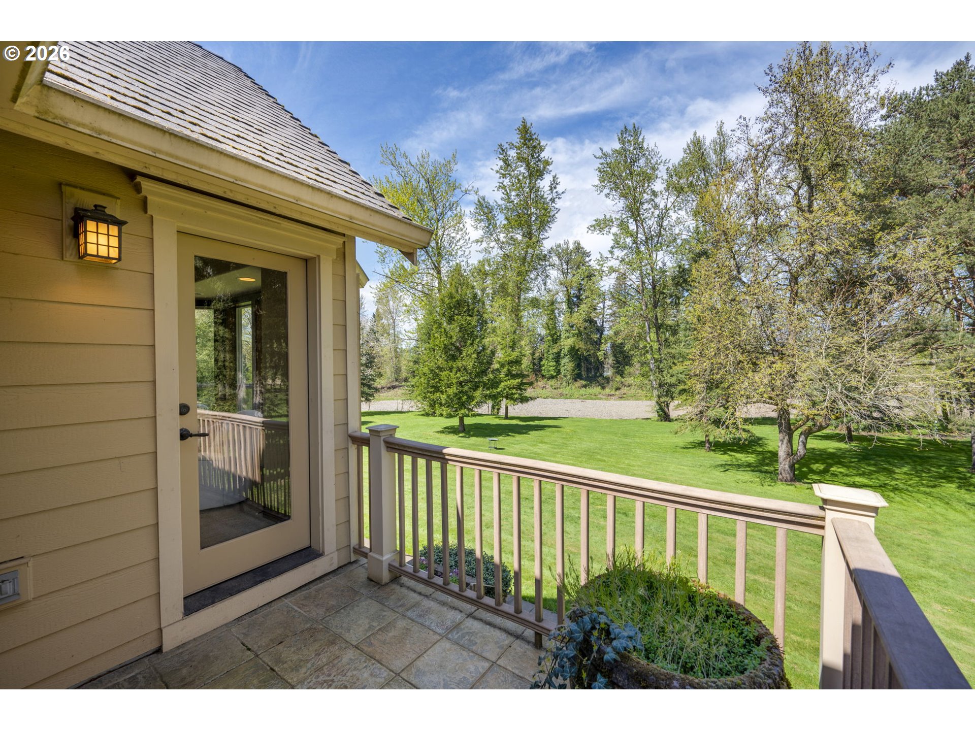 8121 South Vale Garden Road Canby, OR 97013 - Photo 25 of 48 a view of a balcony