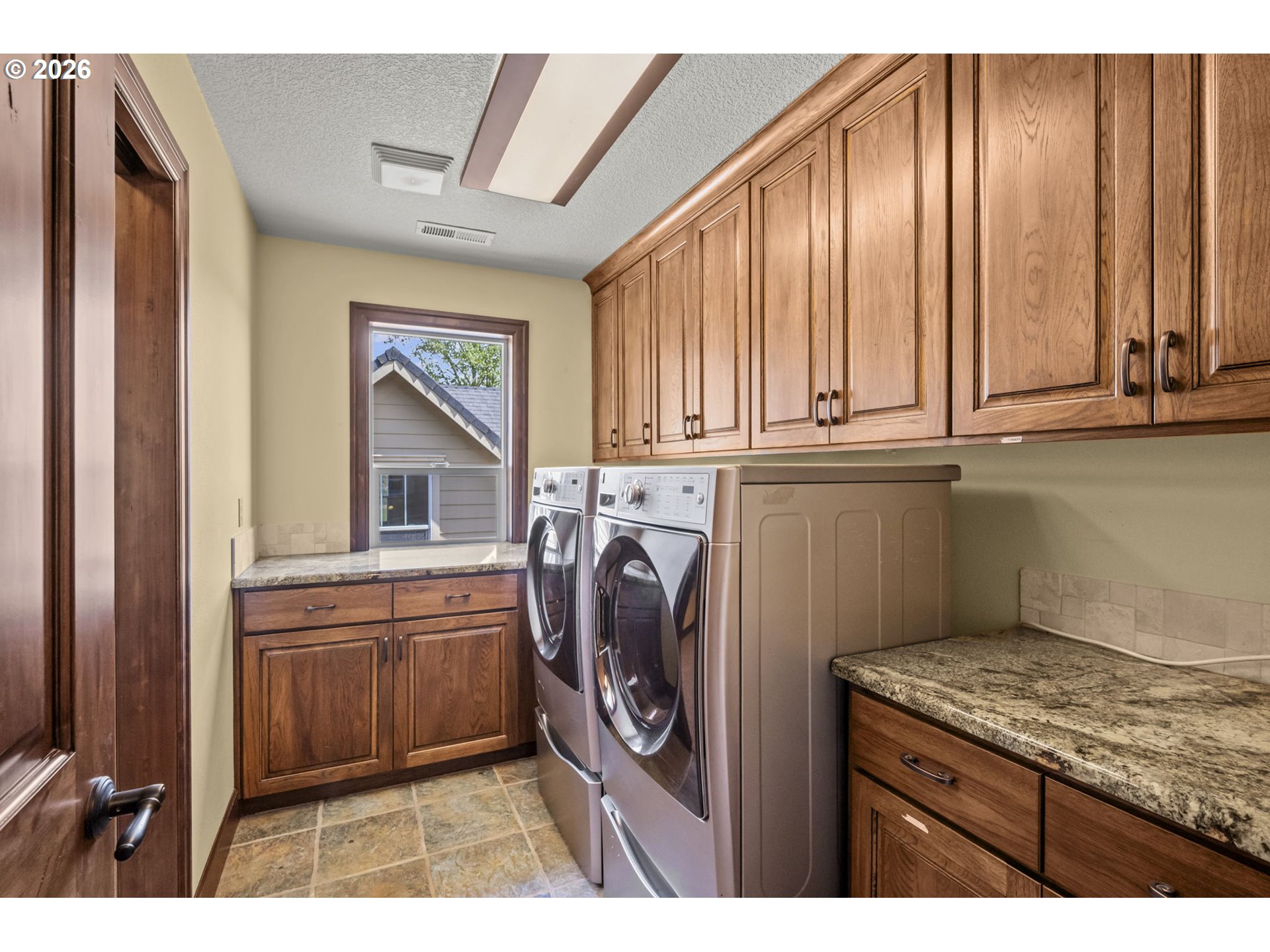 8121 South Vale Garden Road Canby, OR 97013 - Photo 31 of 48 a kitchen with a refrigerator and a sink