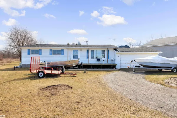 $300,000 | 10635 Gratiot Avenue, Casco, MI 48064