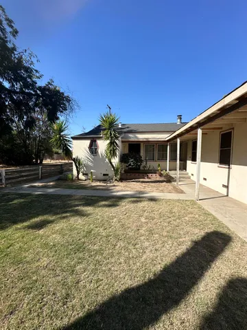$1,250 | 2627 North Thorne Avenue, Fresno, CA 93704