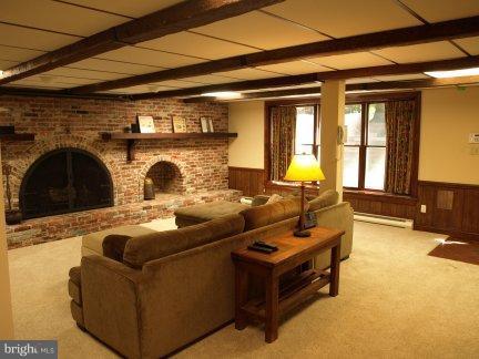 13121 Darnestown Road Gaithersburg, MD 20878 - Photo 17 of 24 Family Room