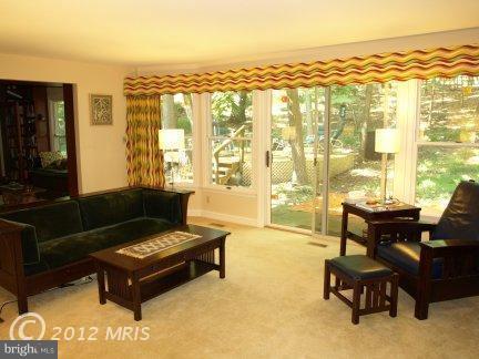 13121 Darnestown Road Gaithersburg, MD 20878 - Photo 5 of 24 Living Room
