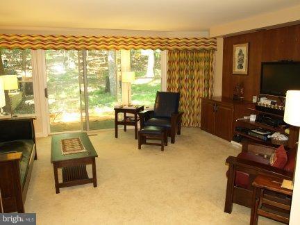 13121 Darnestown Road Gaithersburg, MD 20878 - Photo 6 of 24 Living Room