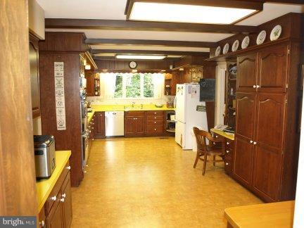 13121 Darnestown Road Gaithersburg, MD 20878 - Photo 7 of 24 Kitchen