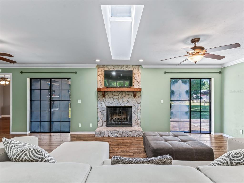 2405 Southeast 157th Lane Road Summerfield, FL 34491 - Photo 9 of 35 Gallery Image 9