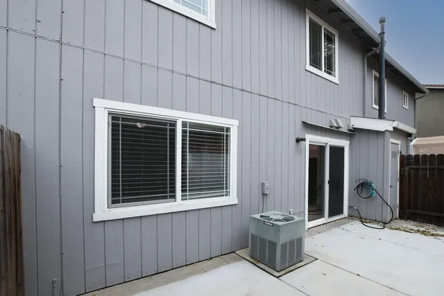 a view of an outdoor space of the house