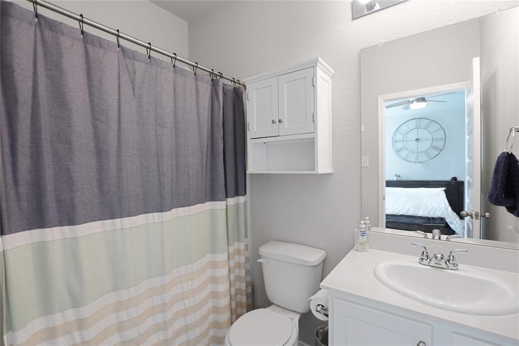 813 Williams Way Van Alstyne, TX 75495 - Photo 18 of 27 a bathroom with a toilet a sink and curtain