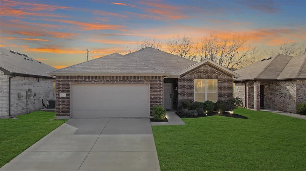 813 Williams Way Van Alstyne, TX 75495 - Photo 5 of 27 a front view of a house with garden