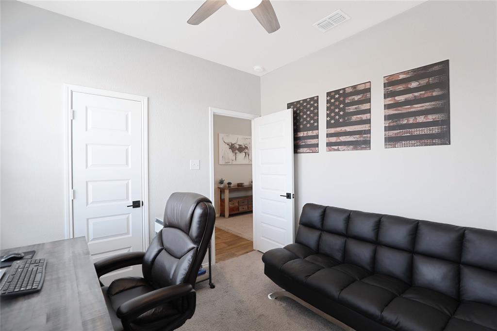 813 Williams Way Van Alstyne, TX 75495 - Photo 10 of 27 a living room with furniture