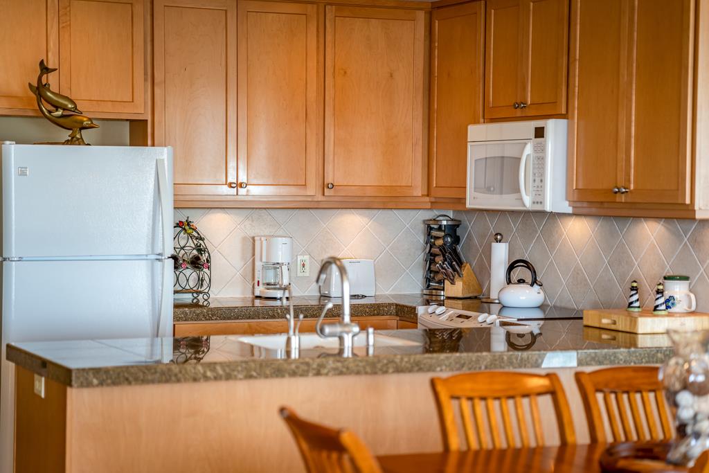 101 Shell Road, Unit 290 Watsonville, CA 95076 - Photo 13 of 26 a kitchen with granite countertop a refrigerator a stove and a sink