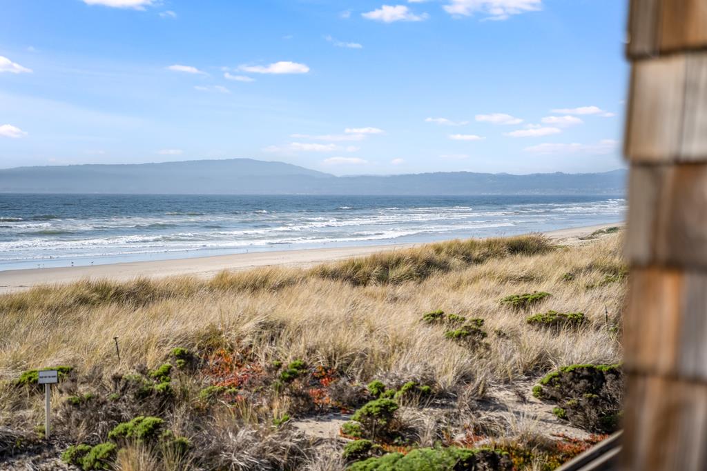 101 Shell Road, Unit 290 Watsonville, CA 95076 - Photo 17 of 26 a view of an ocean and beach