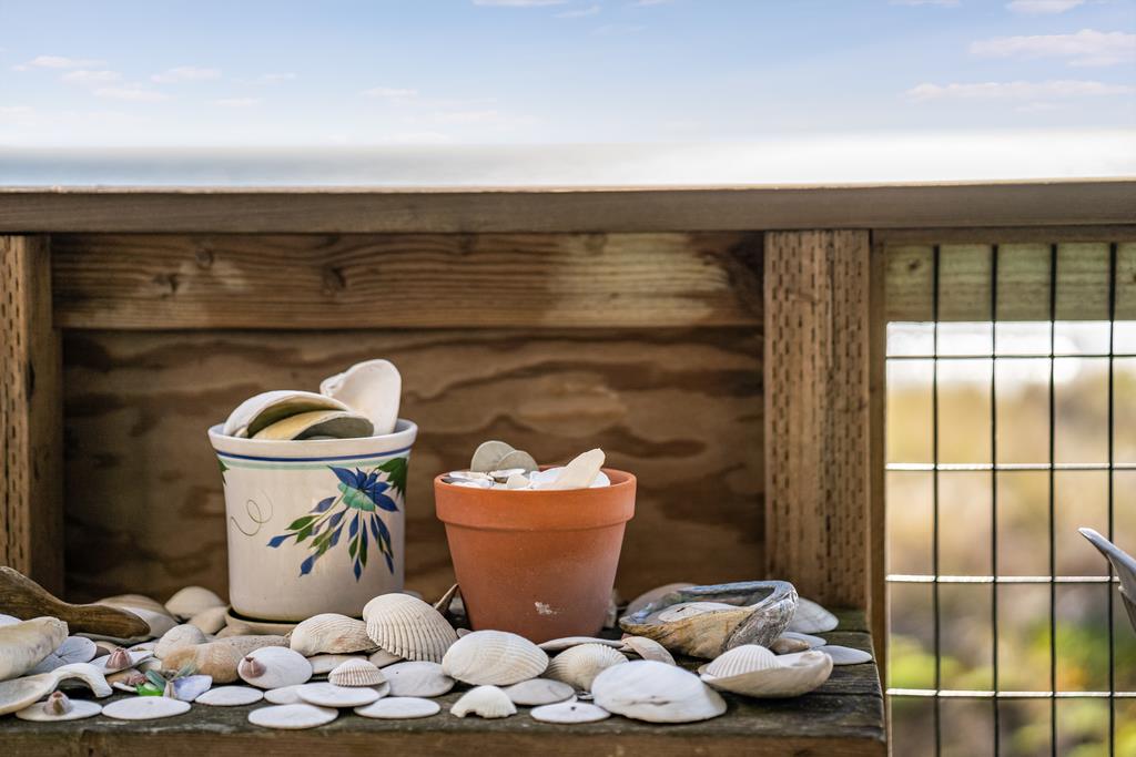 101 Shell Road, Unit 290 Watsonville, CA 95076 - Photo 8 of 26 a bathroom with a sink and a mirror