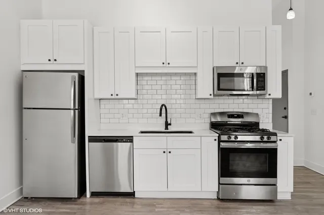 $2,355 | 1914 North Milwaukee Avenue, Unit 302L, Chicago, IL 60647