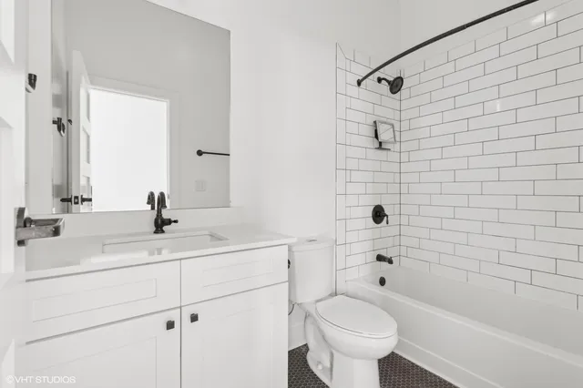 $2,355 | 1914 North Milwaukee Avenue, Unit 302L, Chicago, IL 60647