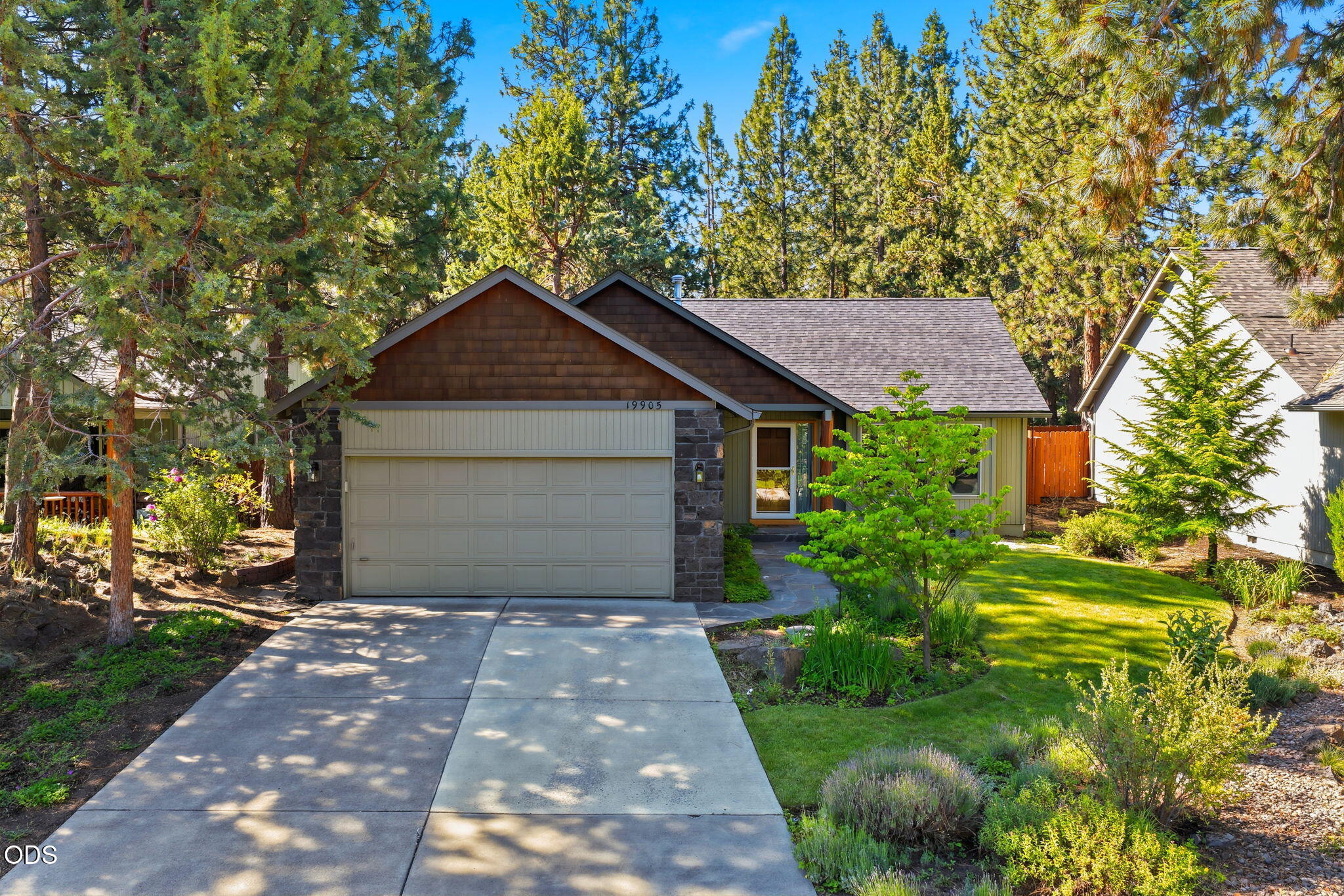 19905 Antler Point Drive Bend, OR 97702 - Photo 20 of 26