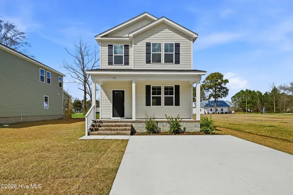 $329,500 | 708 West Hayes Street, Burgaw, NC 28425