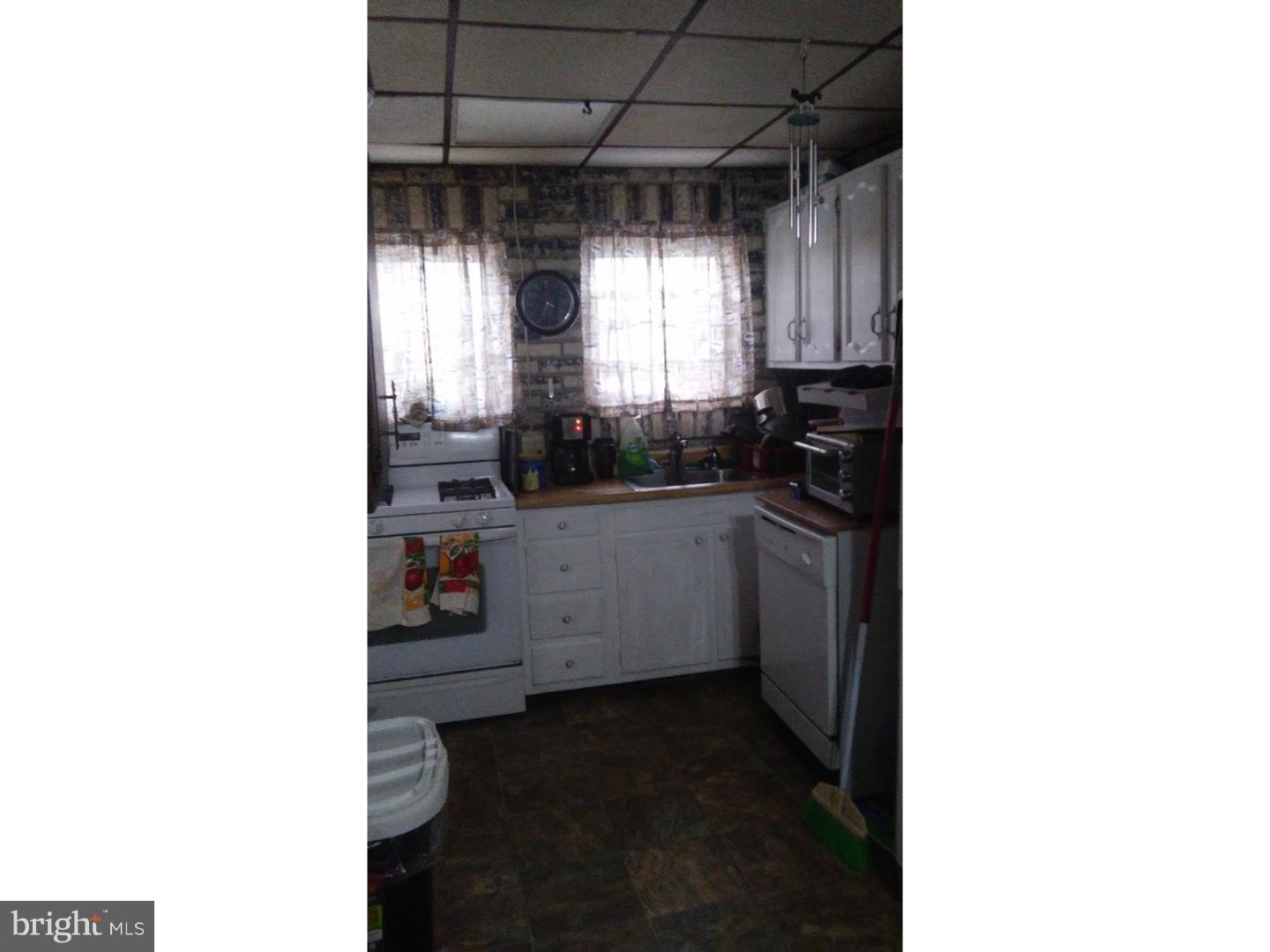 46 Sunshine Road Upper Darby, PA 19082 - Photo 12 of 16 Kitchen