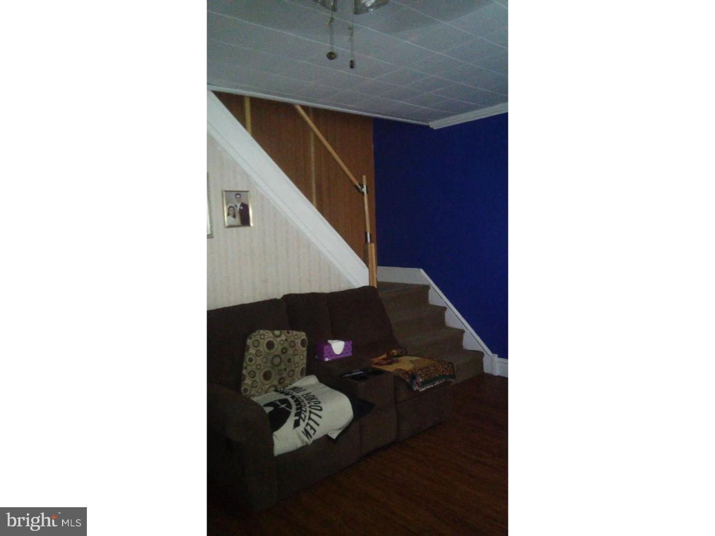 46 Sunshine Road Upper Darby, PA 19082 - Photo 14 of 16 Living Room