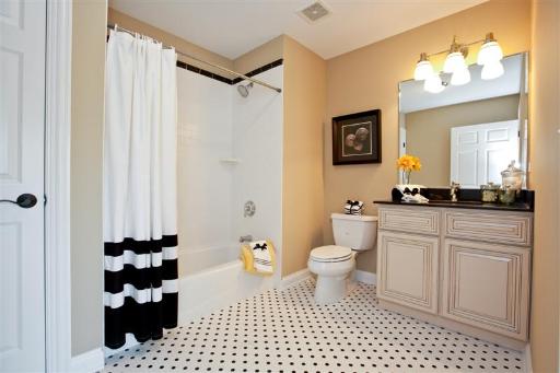 21 North Herbert Road, Unit D Riverside, IL 60546 - Photo 15 of 15
