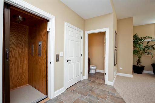 21 North Herbert Road, Unit D Riverside, IL 60546 - Photo 10 of 15