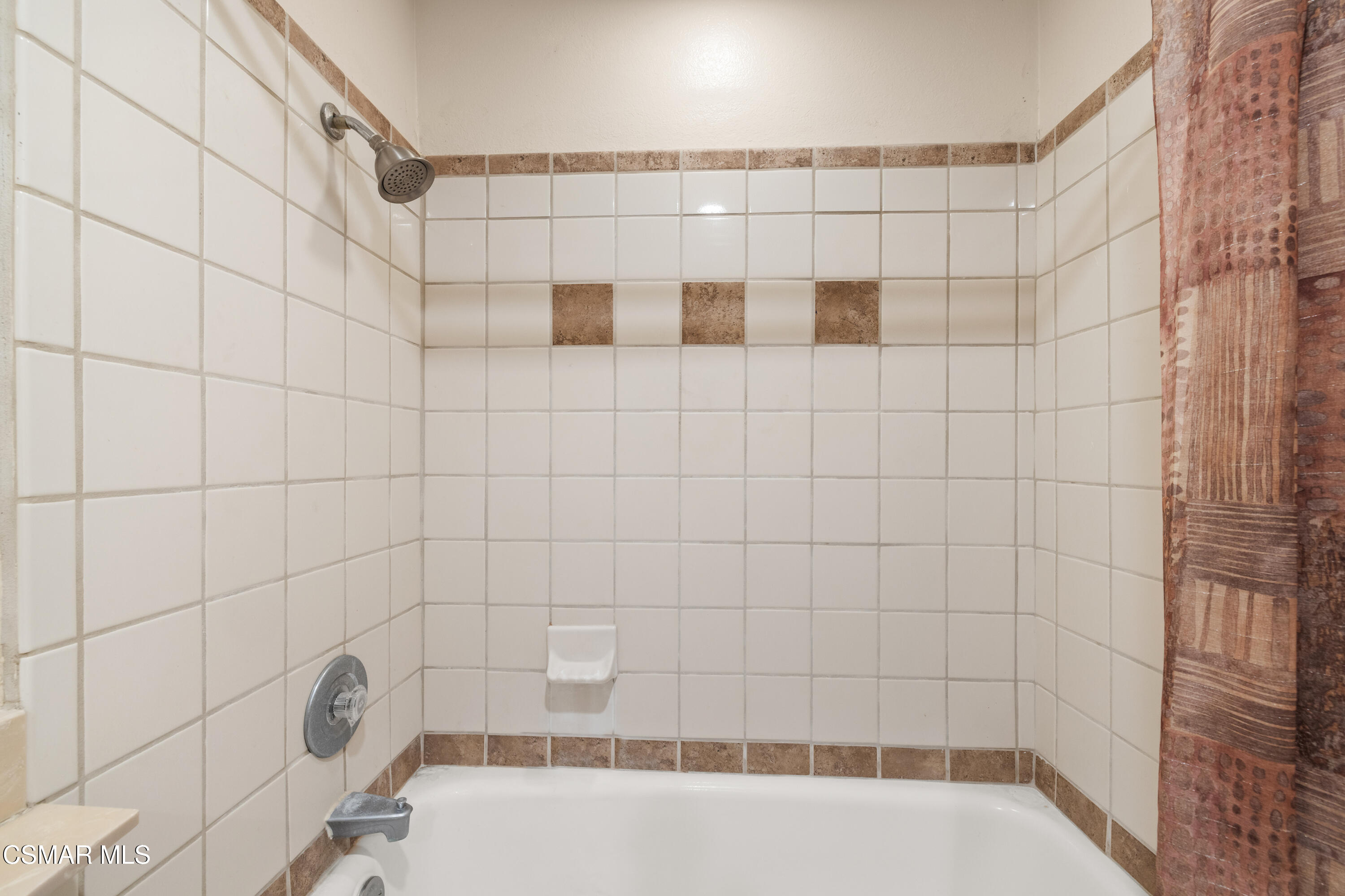 1877 Fred Avenue Simi Valley, CA 93065 - Photo 22 of 26 Fred Bath 2