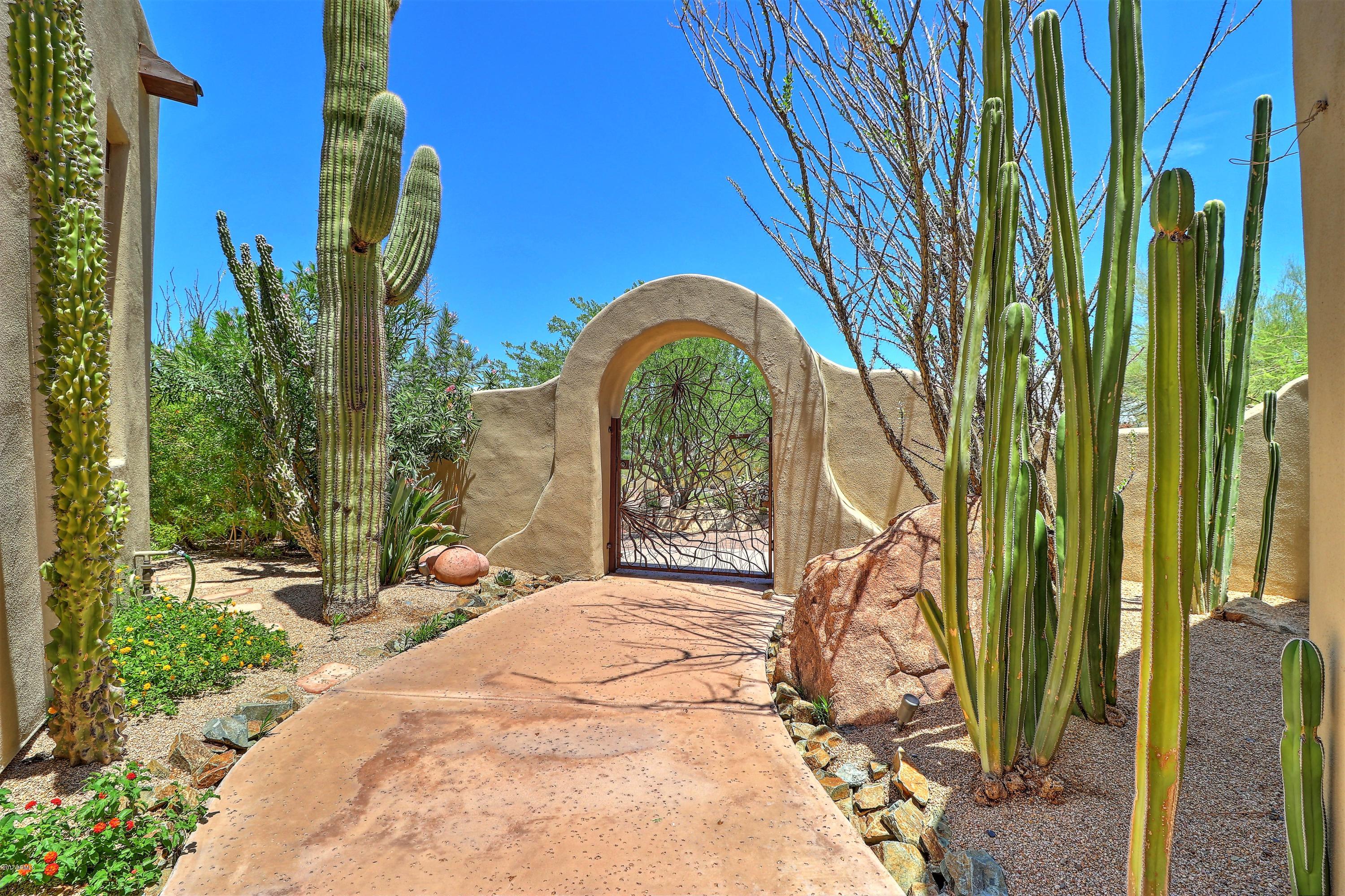 6107 East Quartz Mountain Road Paradise Valley, AZ 85253 - Photo 5 of 63 Entry gate