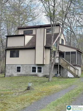 $249,000 | 218 Blue Jay Court, Bushkill, PA 18324