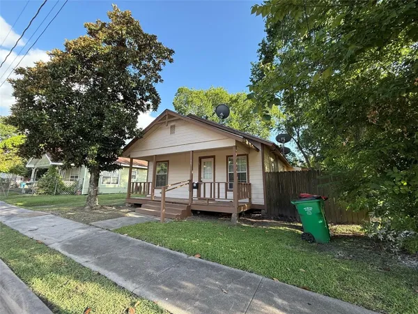 $185,000 | 17 East James Street, Baytown, TX 77520