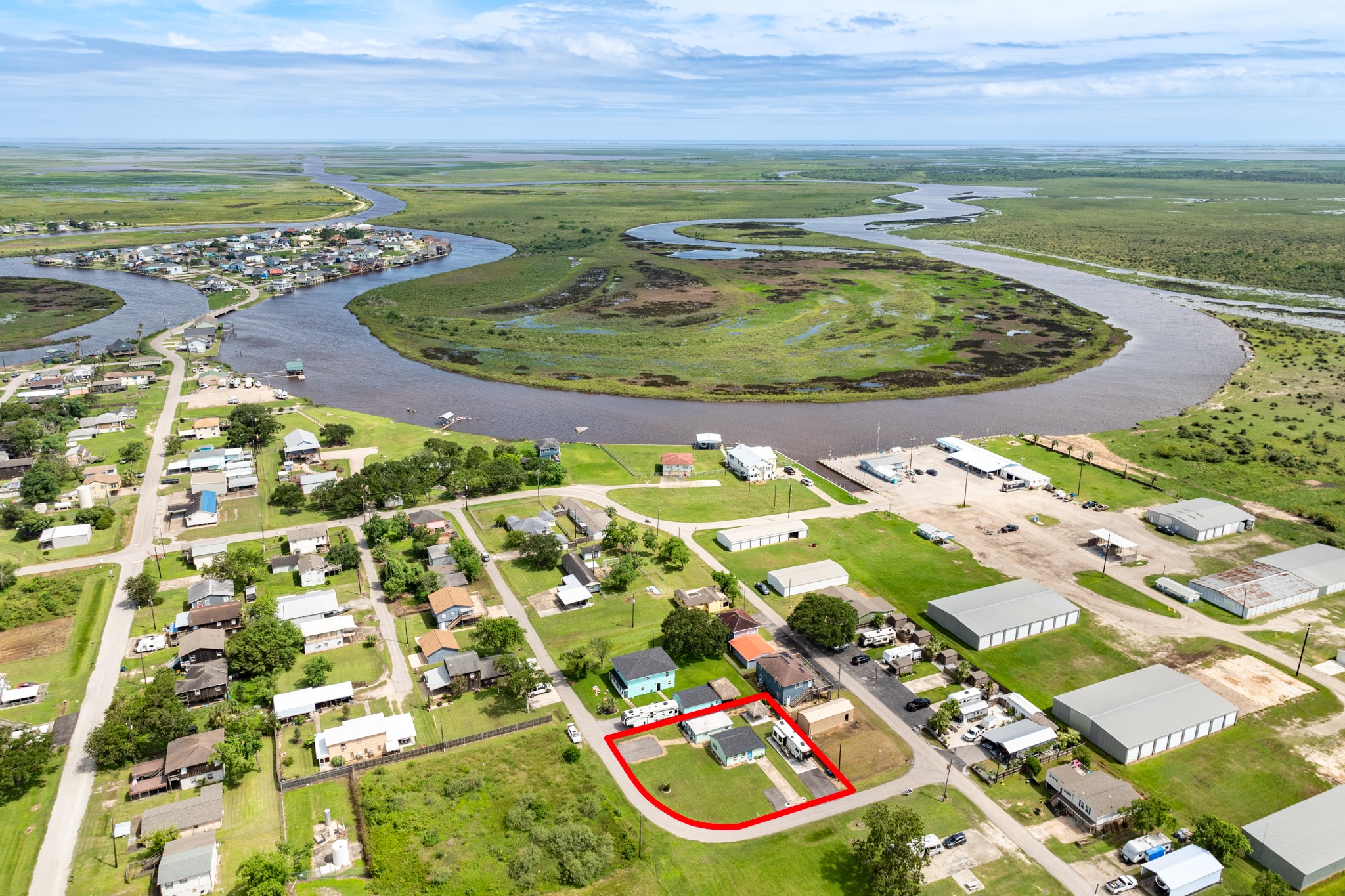 4402 Zelsky Road Freeport, TX 77541 - Photo 33 of 37 a view of a swimming pool with a yard
