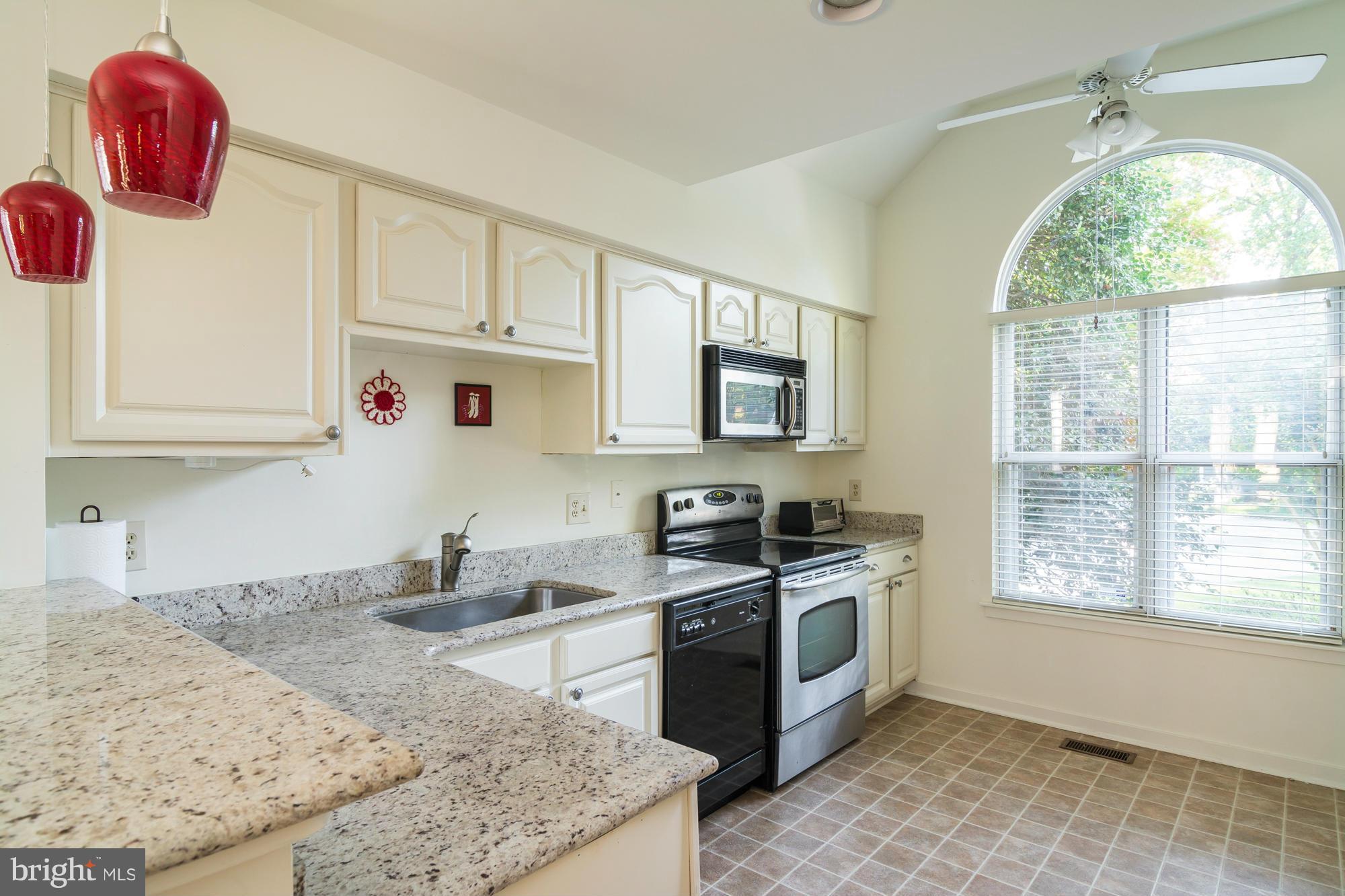 1511 Ritchie Lane Annapolis, MD 21401 - Photo 4 of 25 Kitchen with Table Space