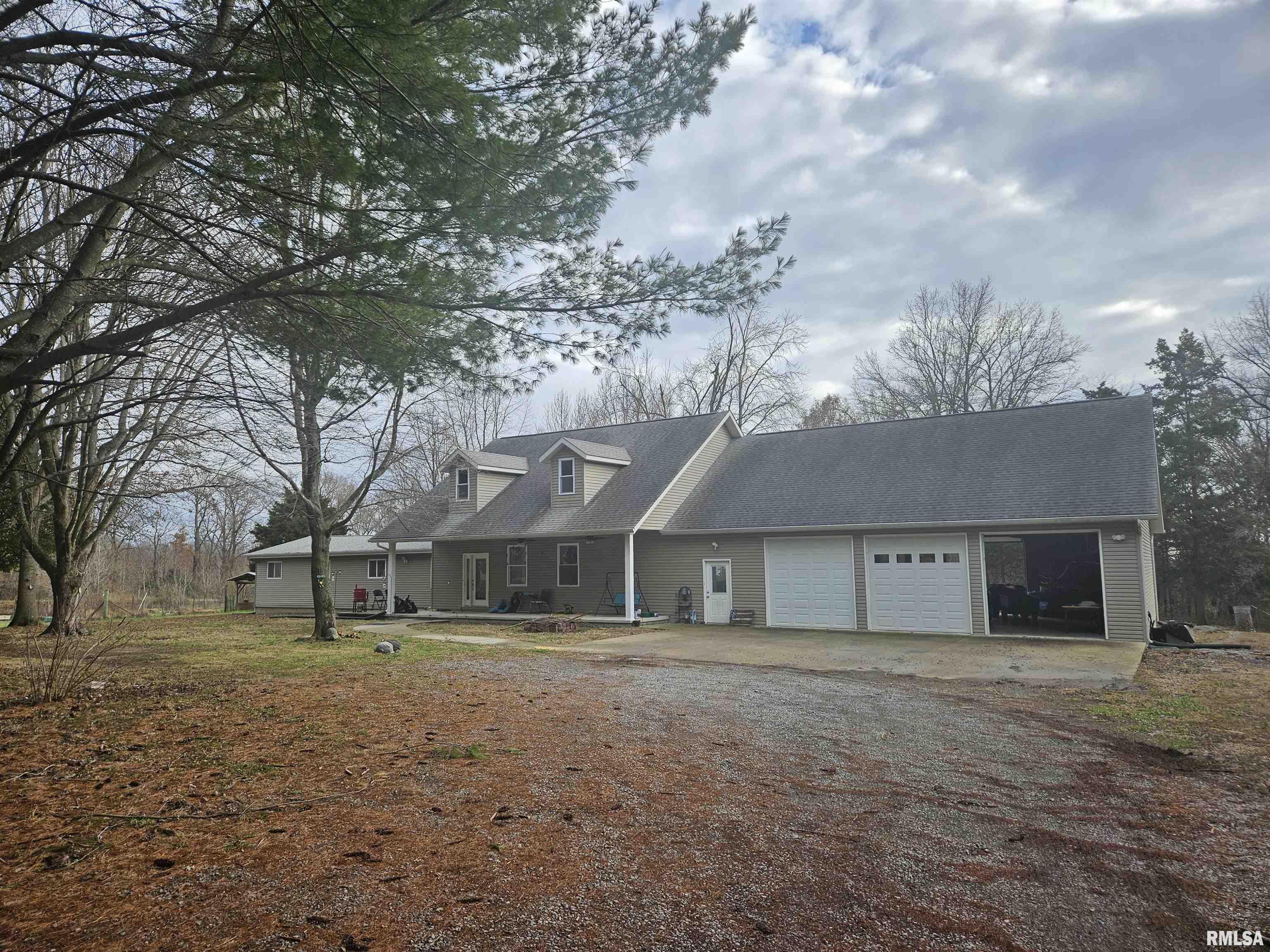 14052 Summer Road Benton, IL 62812 - Photo 3 of 41