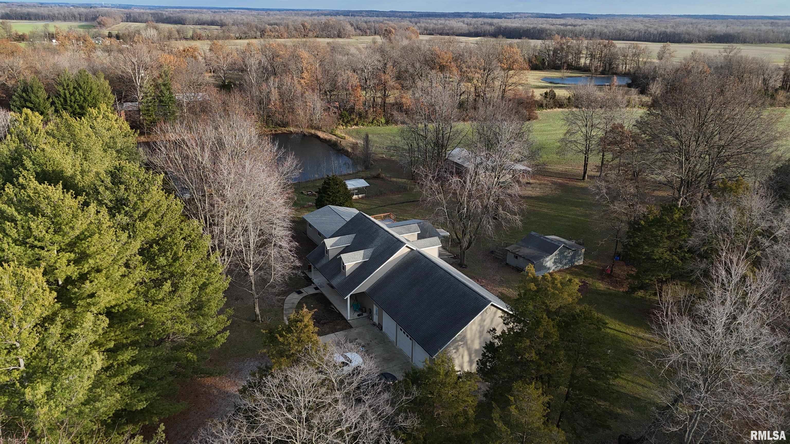 14052 Summer Road Benton, IL 62812 - Photo 8 of 41